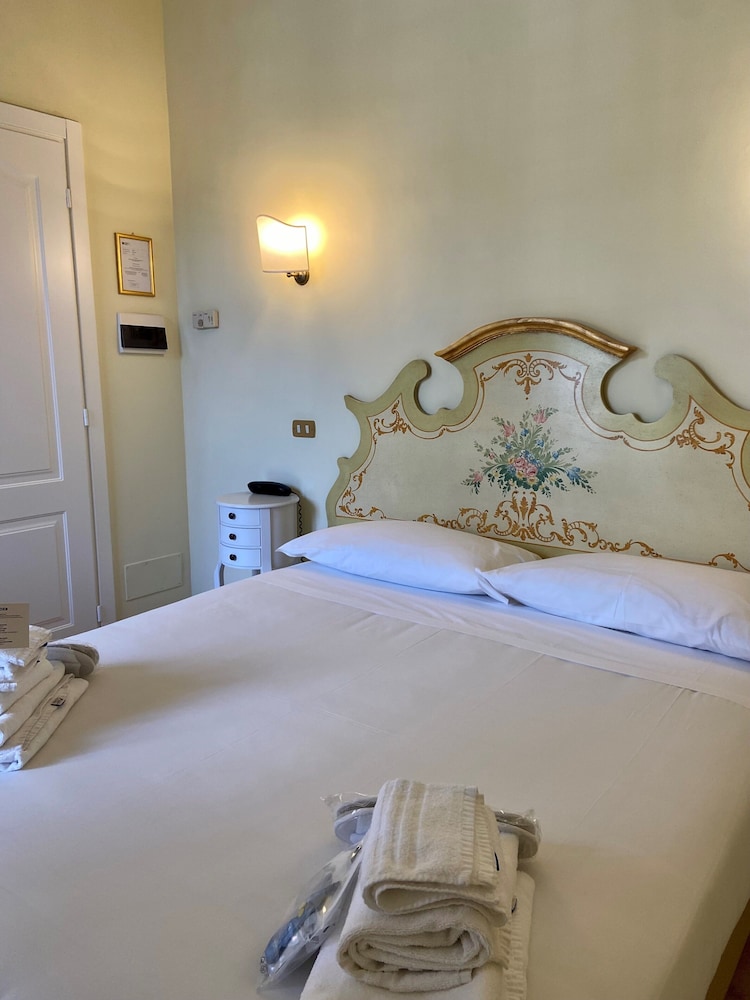 STANDARD, DOUBLE BED