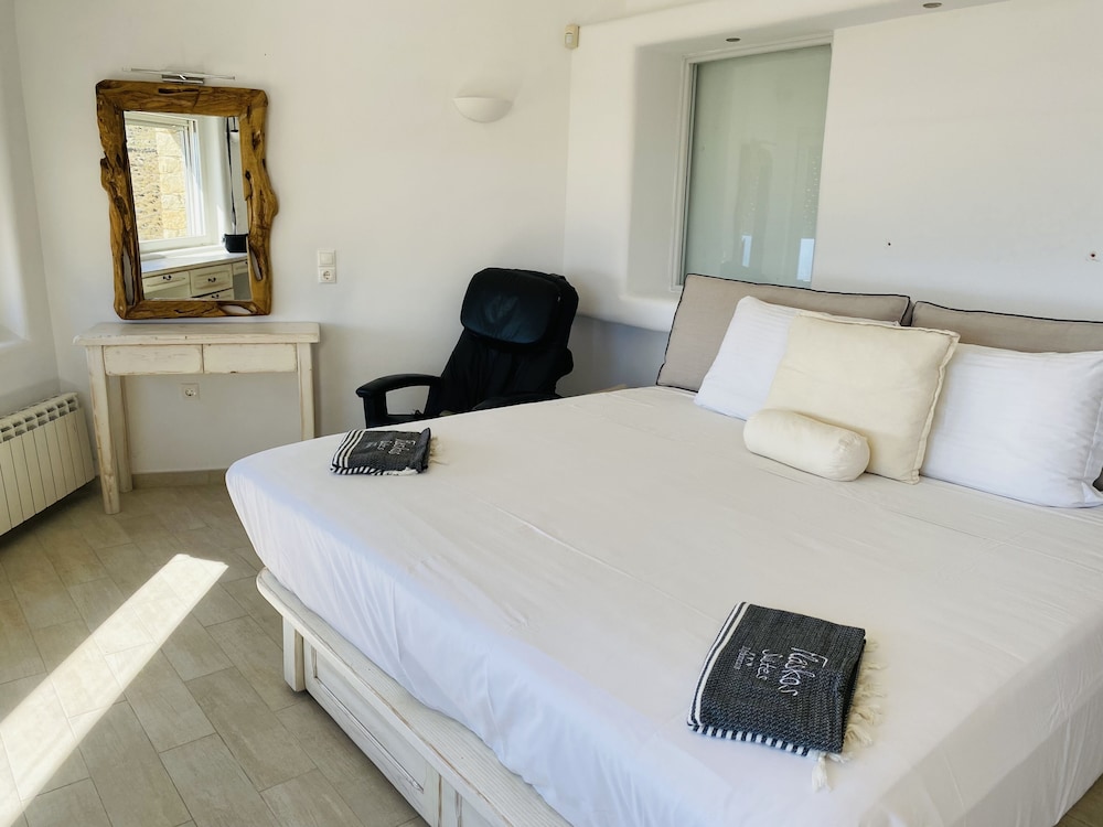Flaskos Suites 17/50