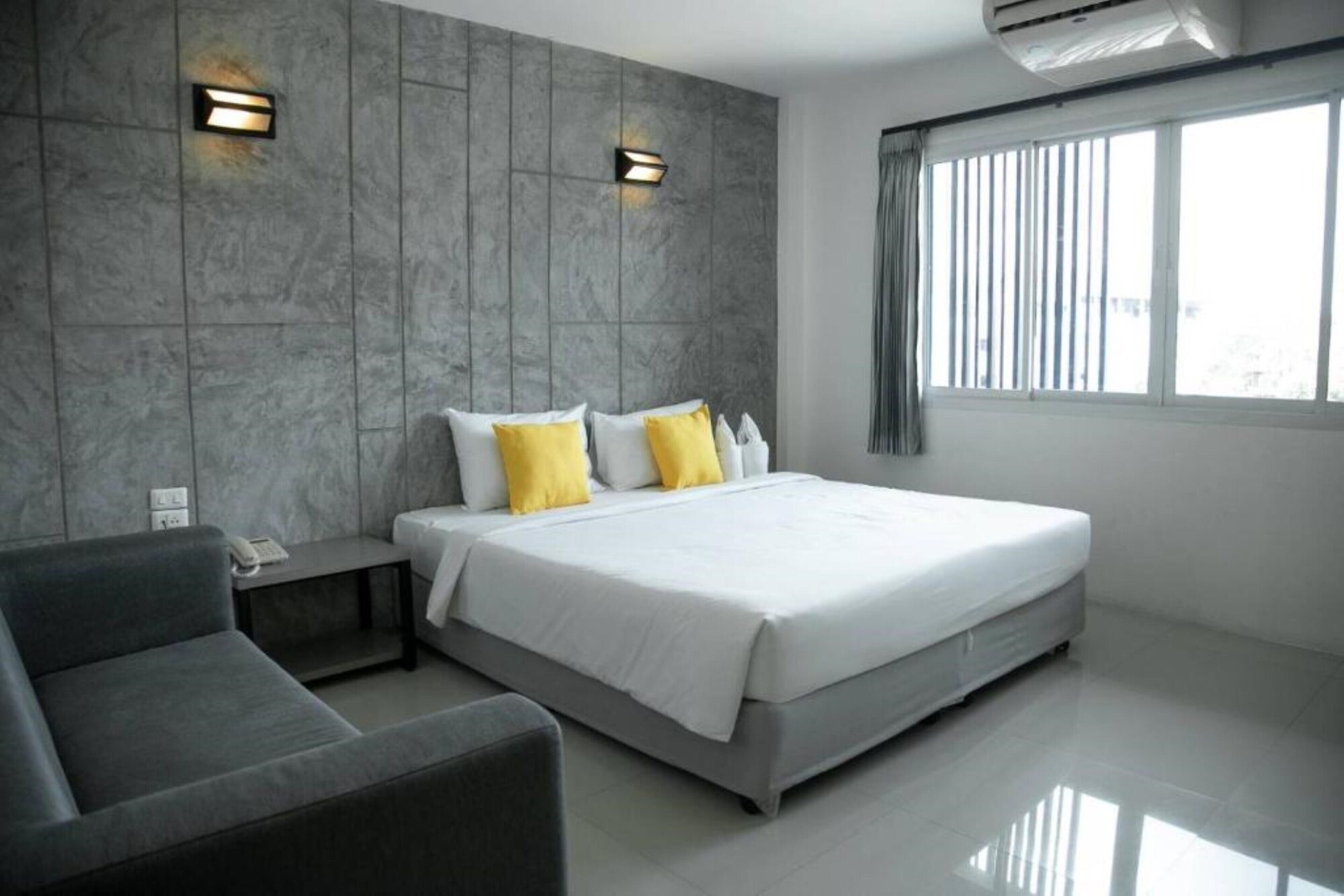 DELUXE, DOUBLE BED