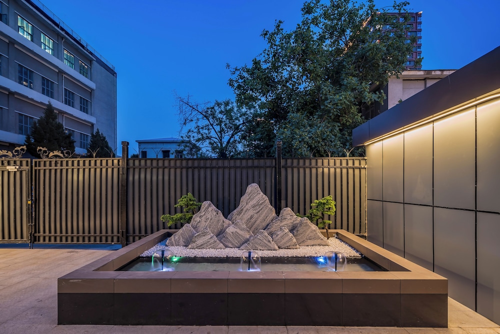 Dequan Luxury Hotel (Beijing CBD Jingguang Center Branch) 6/20