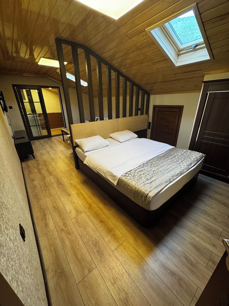 ECONOMY, STUDIO, SUITE
