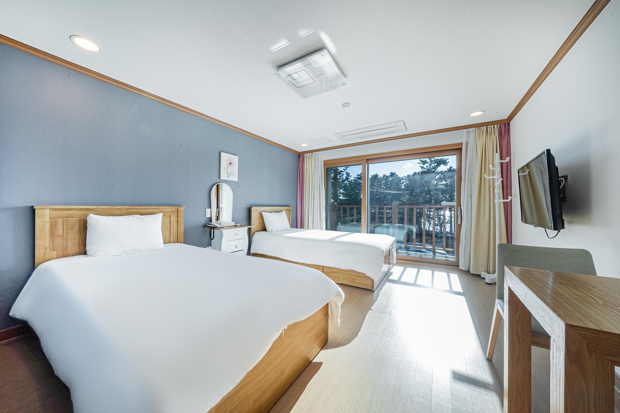 Sky, Deluxe, Twin Beds, Terrace, Kitchen