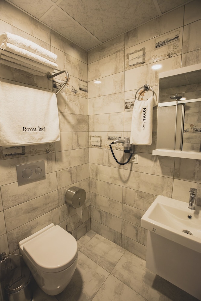 ROYAL INCI AIRPORT HOTEL 64/67