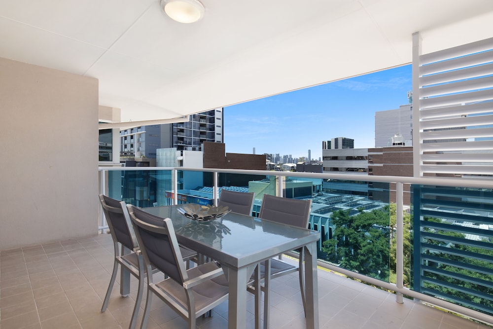 Jephson Hotel Apartments 41/53