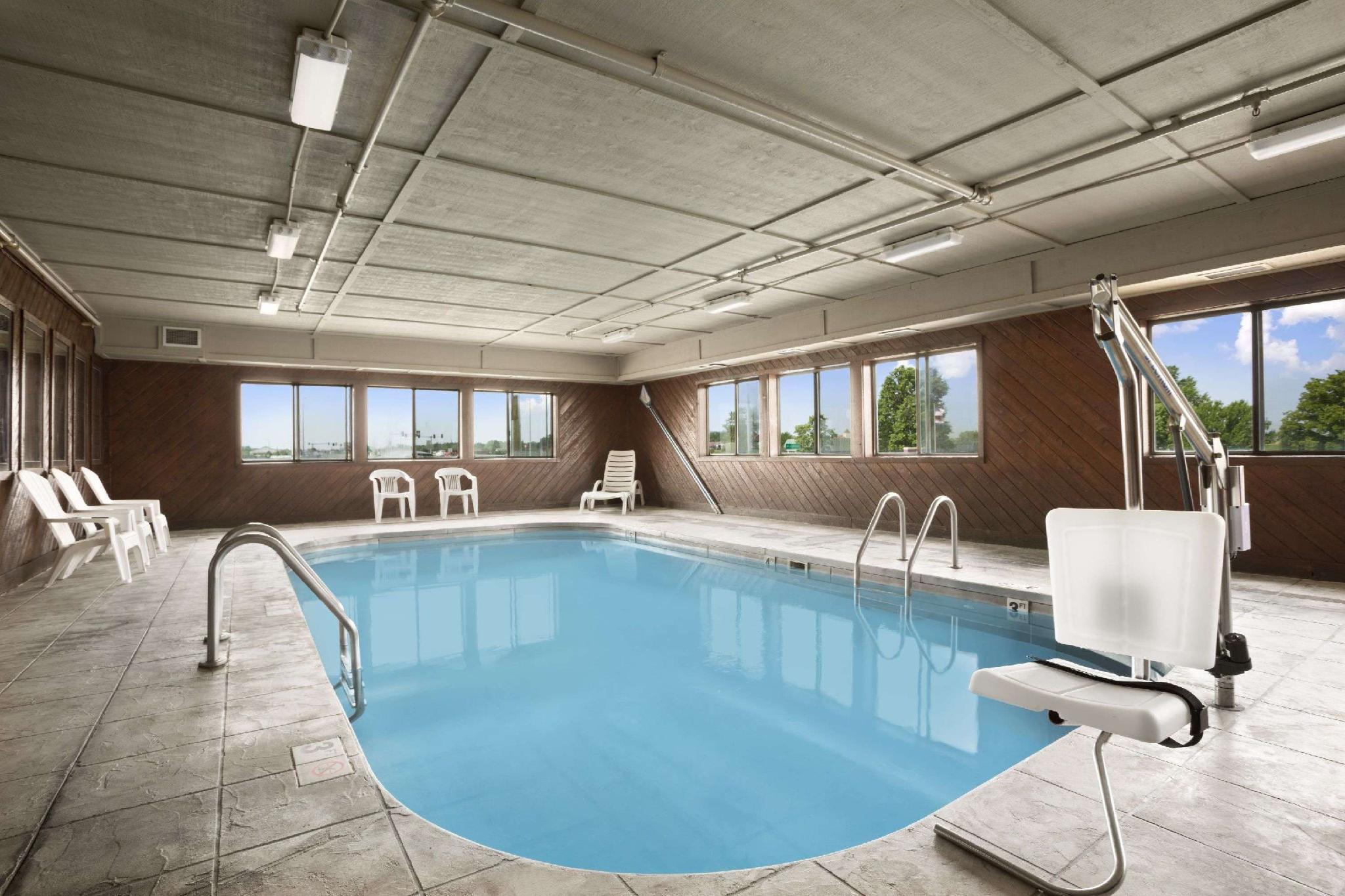 Super 8 By Wyndham Cameron 16/25