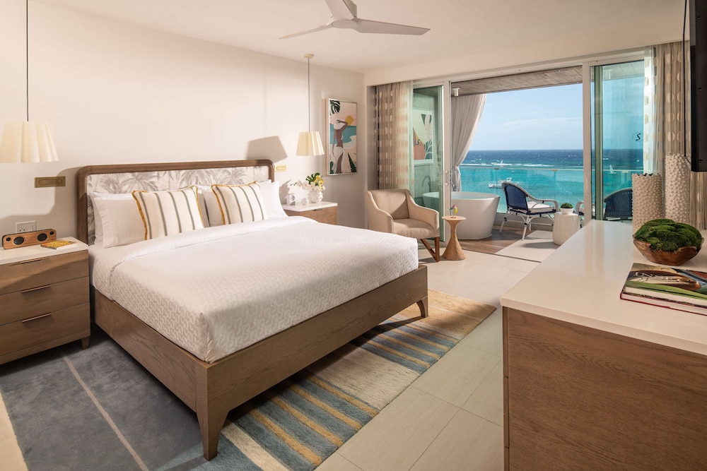 KING BED, BEACH FRONT, BALCONY, CLUB FLOOR