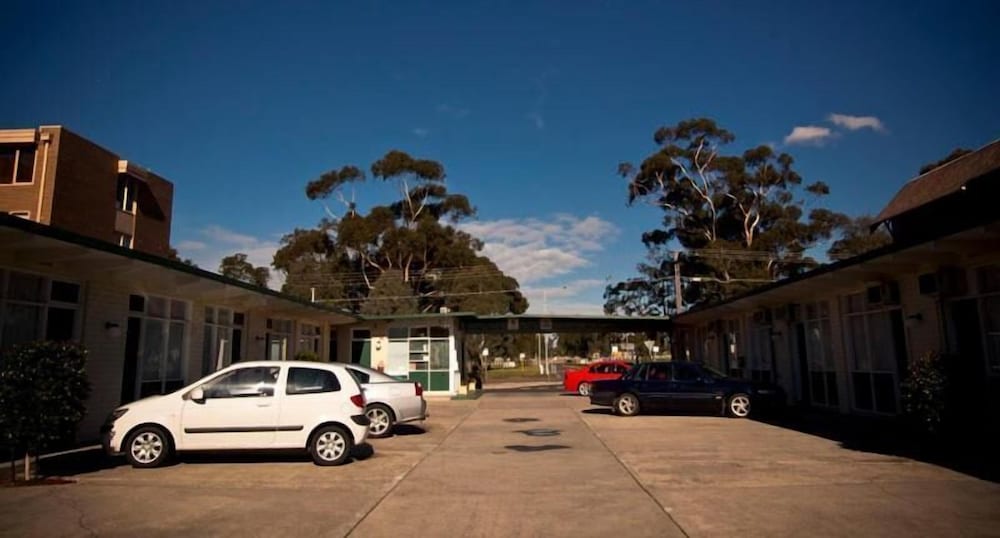 PARKVILLE MOTEL 44/56