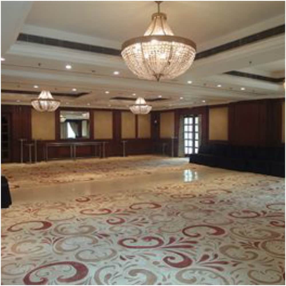 Radisson Hotel Varanasi 10/73