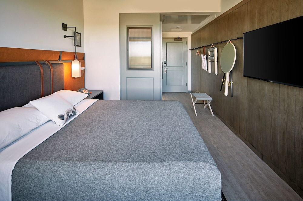 Moxy By Marriott Denver Cherry Creek 12/53