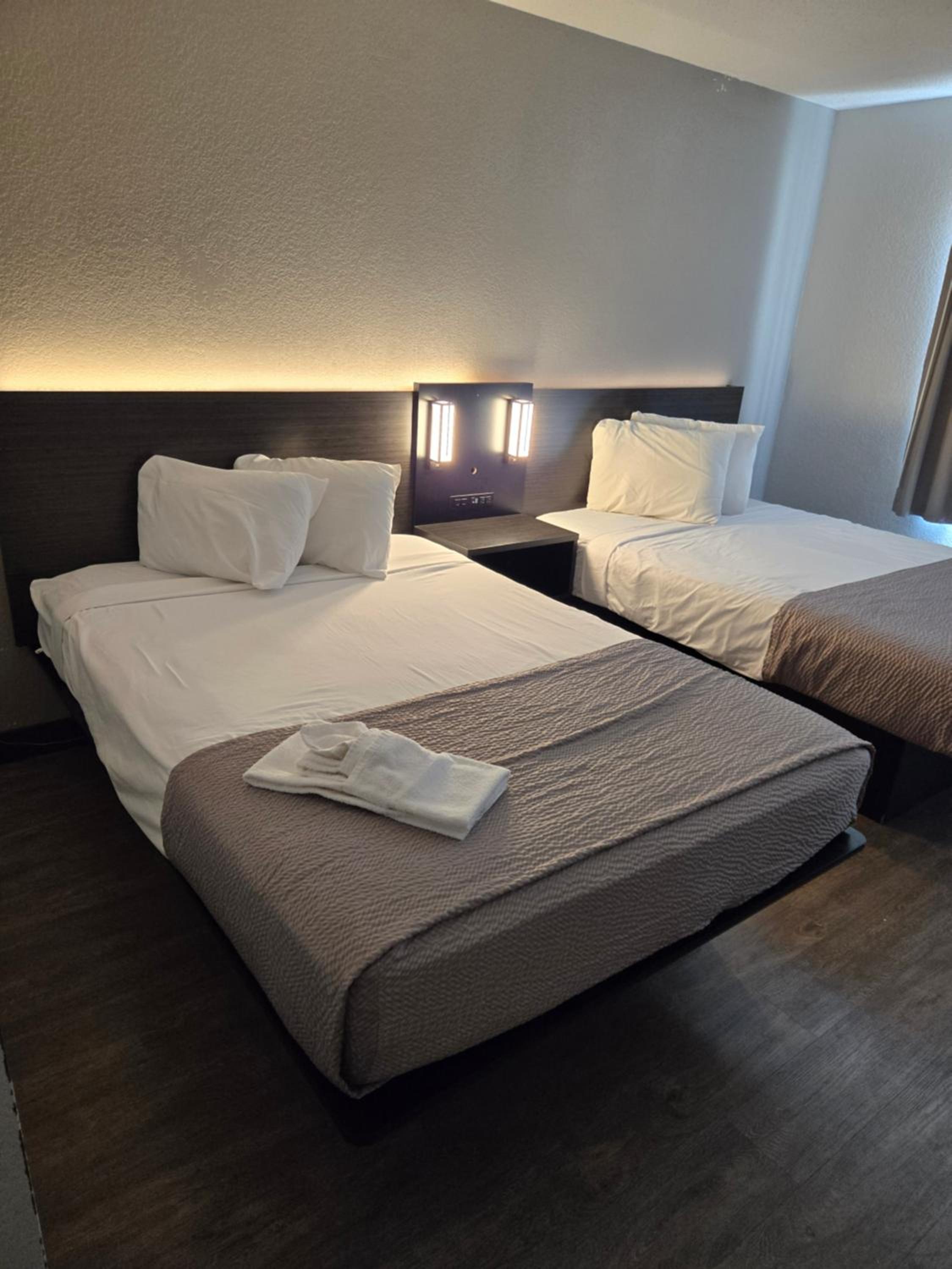 ROOM, QUADRUPLE