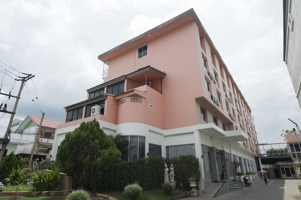 K.S. Pavilion Hotel 4/50