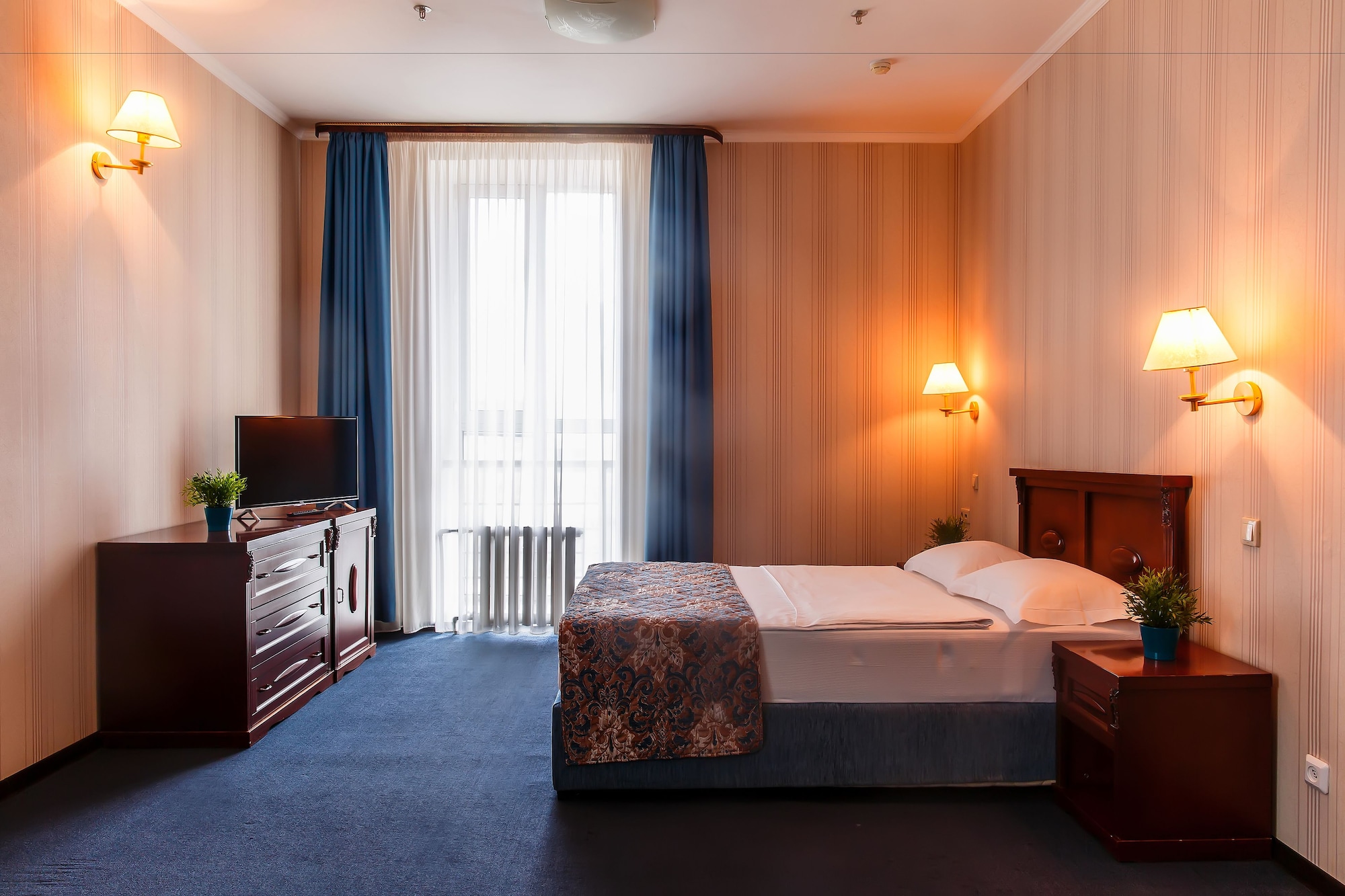 ROOM, TRIPLE