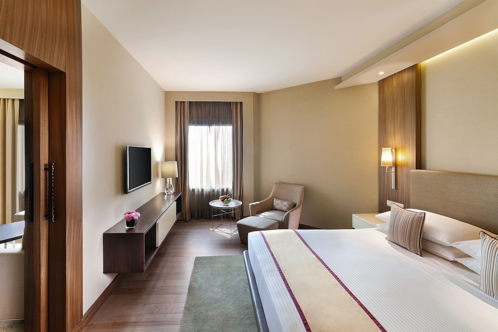 REGENCY, EXECUTIVE, SUITE