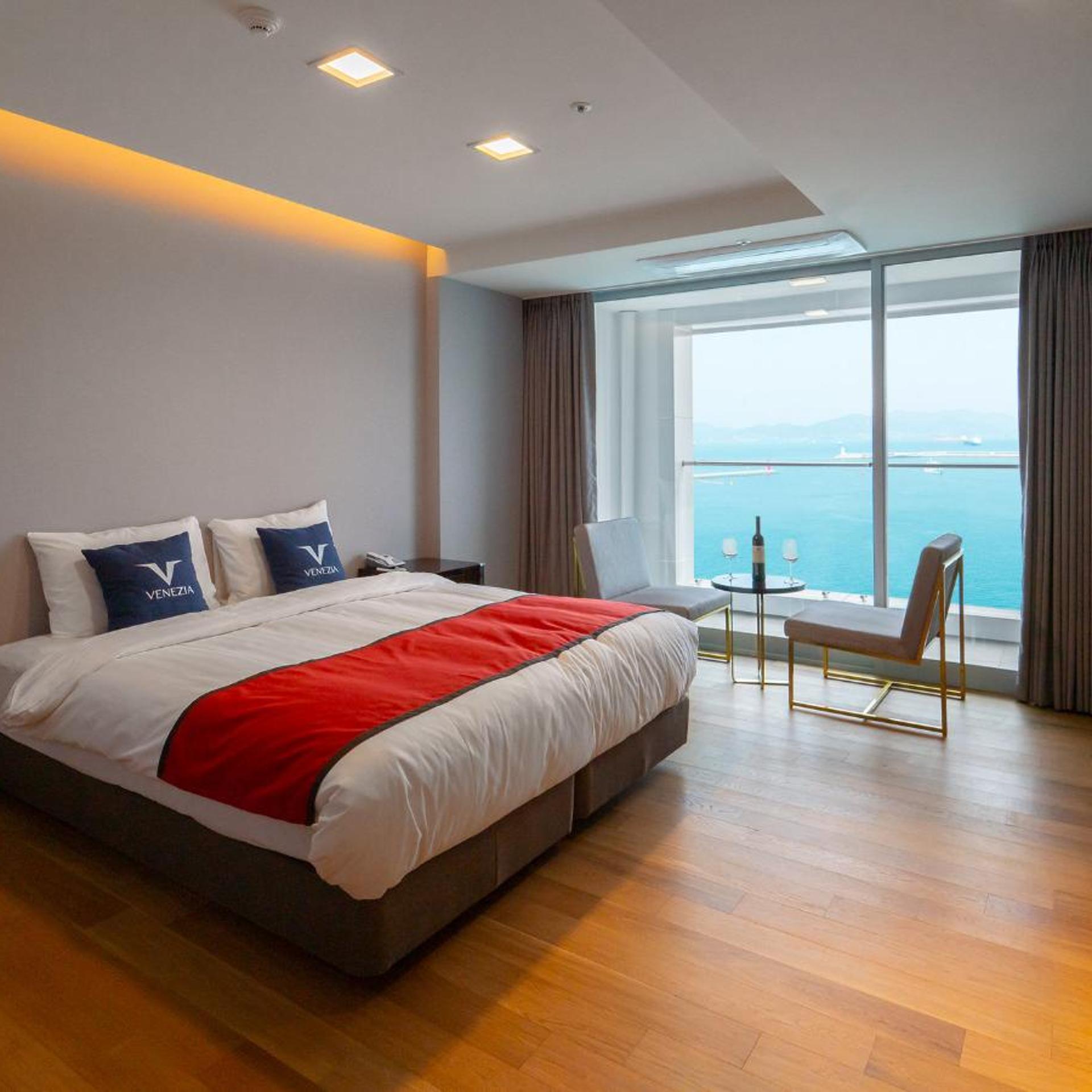 FAMILY SUITE, PANORAMA