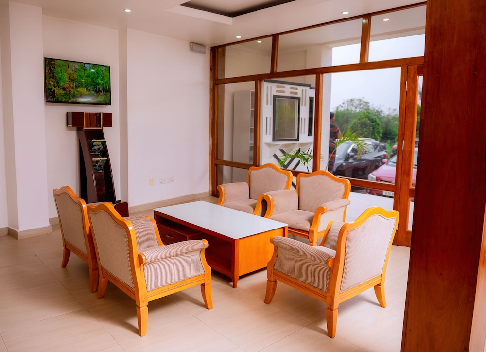 Quiet Haven Hotel 24/50