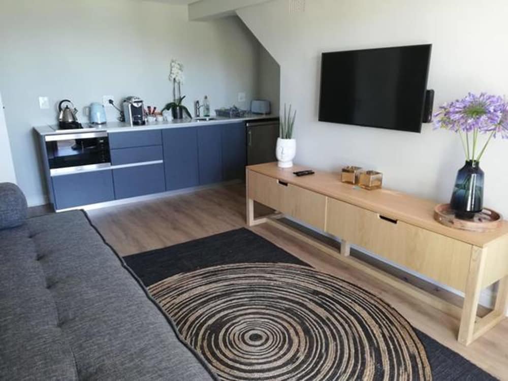 The Bungalow 3/50