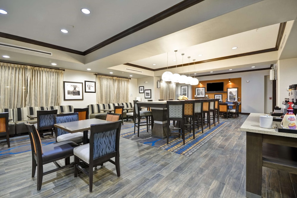 Hampton Inn Kenedy 43/57