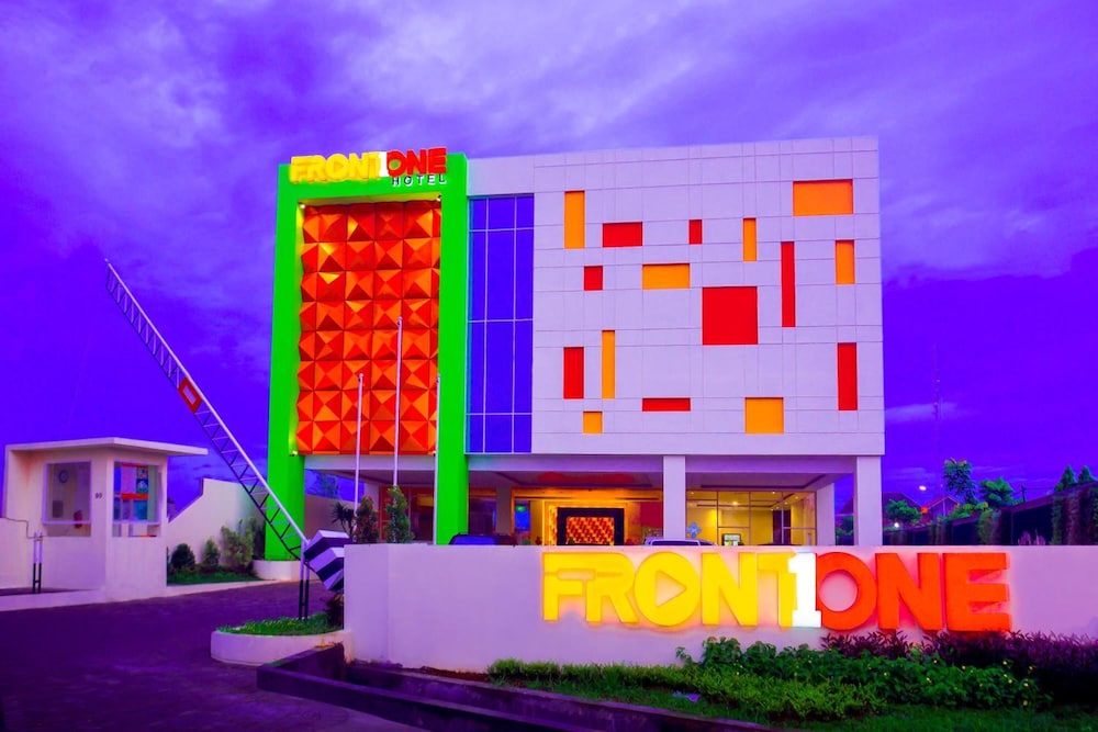Front One Hotel Purwodadi 2/72