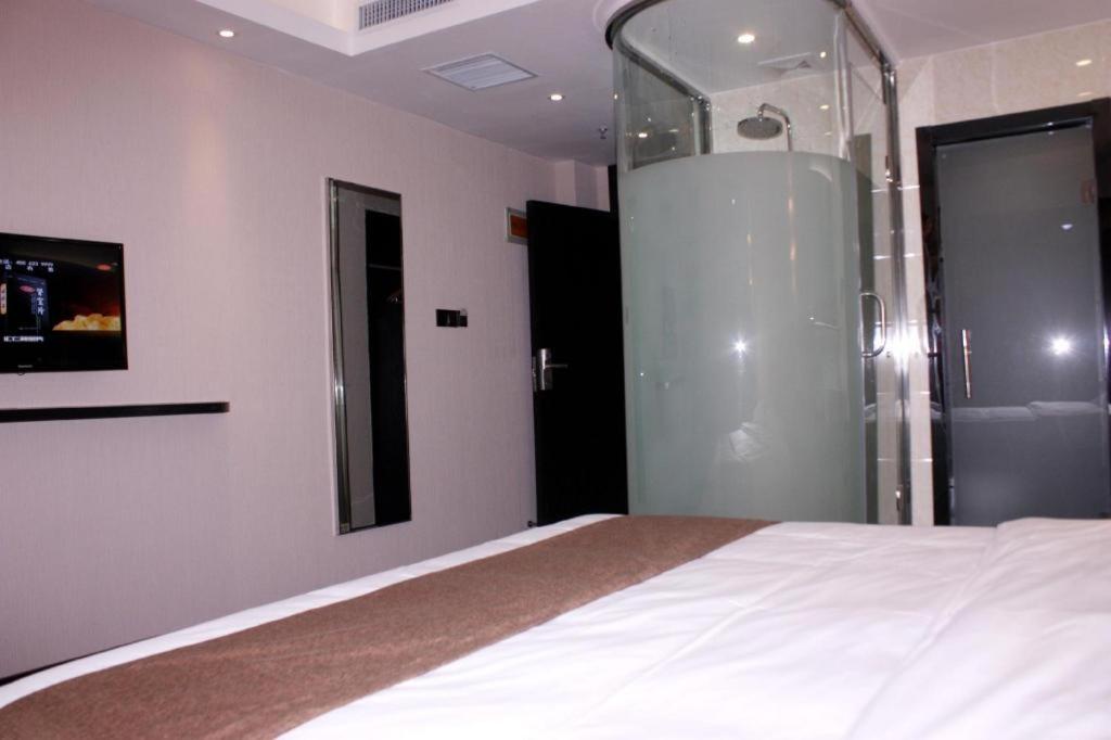 Thank Inn Plus Hotel (He'nan Zhoukou Chuanhui District Red Star Macalline) 32/49