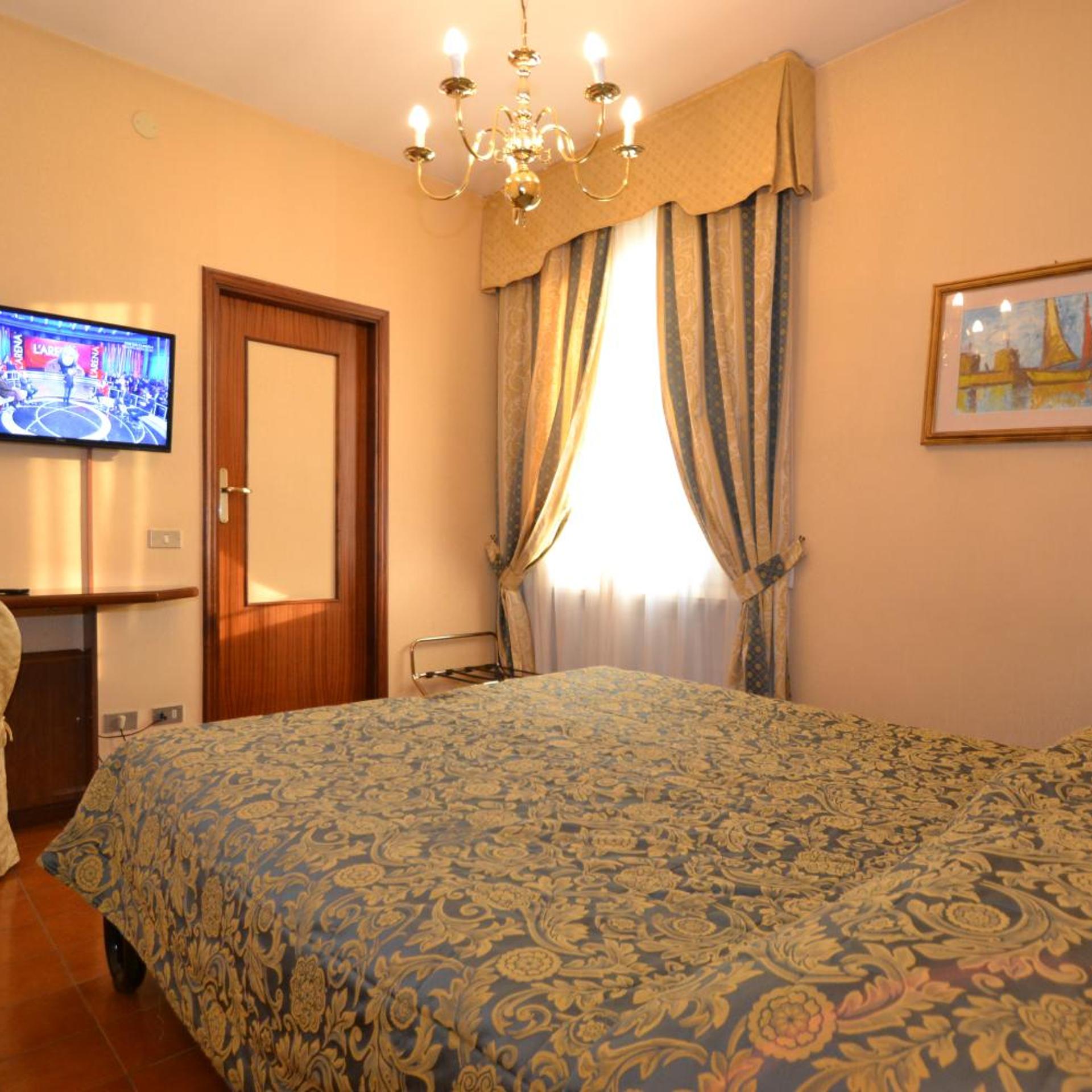 Room, Double or Twin Bed