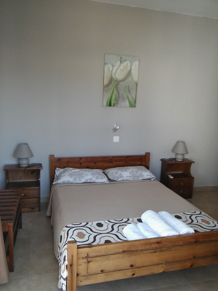 Maria Studios And Apartments 6/15