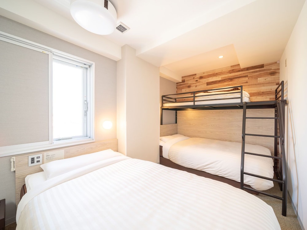 Super, Bunk Bed