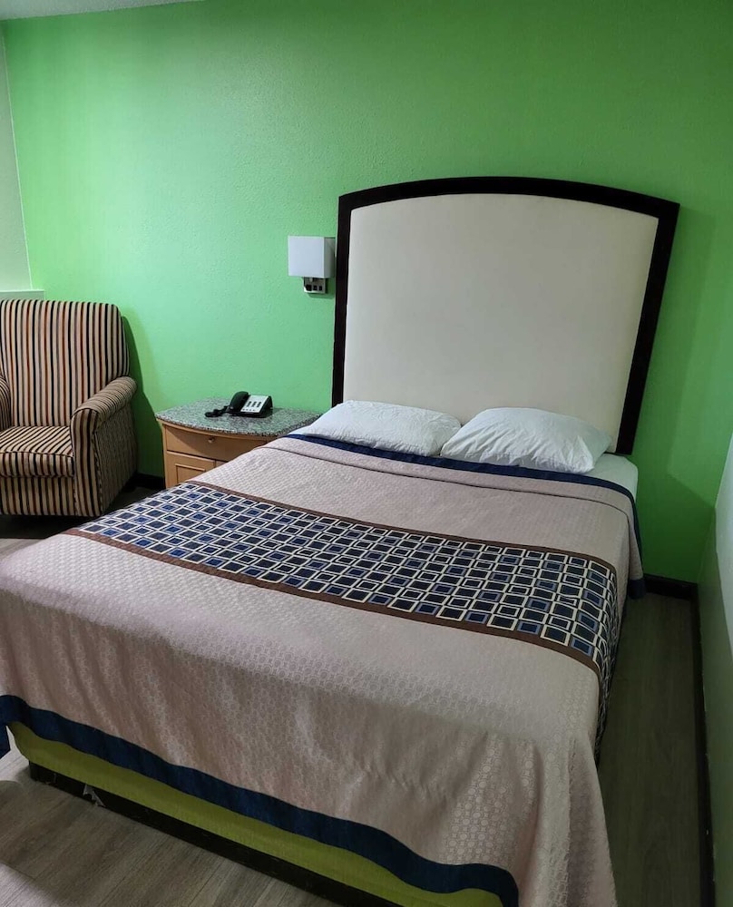 Economy, Single, Queen Bed