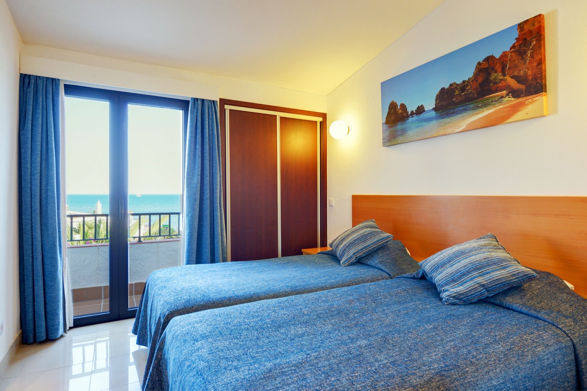 2 Bedrooms, Apartment, Partial Sea View