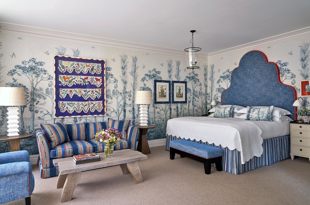 SNUG, JUNIOR SUITE, DELUXE