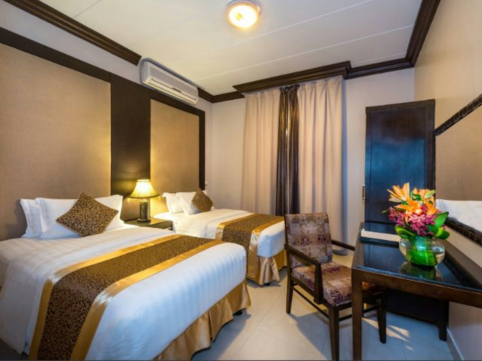2 Bedrooms, Suite, 2 Bathrooms
