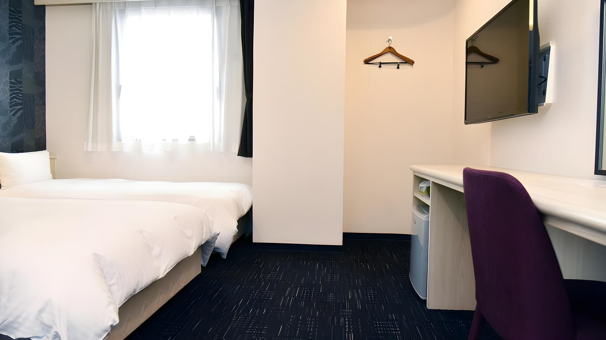 Standard, Twin Beds, Electronic Cigarette Only