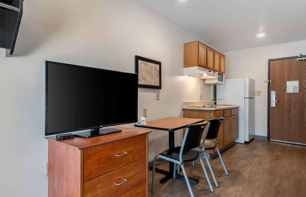 Extended Stay America Select Suites - Orlando - East 27/42