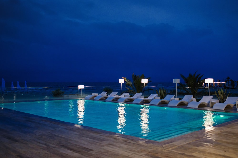 Hotel Opera Mamaia 7/70