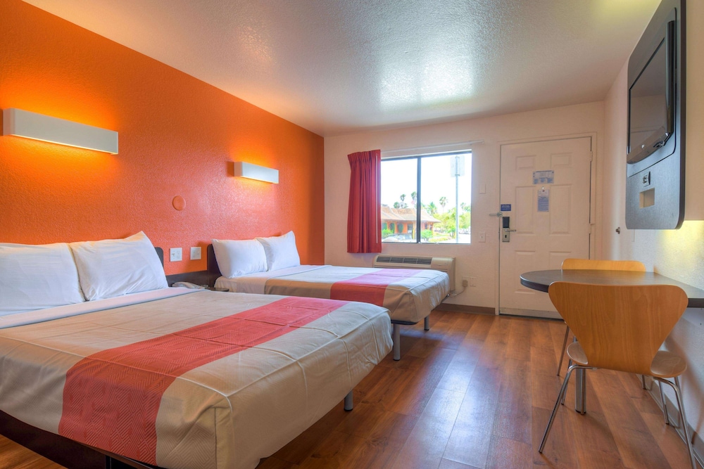 2 Full Beds Deluxe, Mini Fridge
