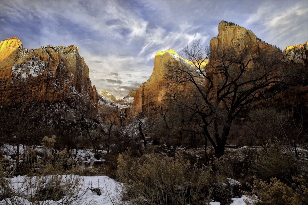 Zion s Camp and Cottages 33/50