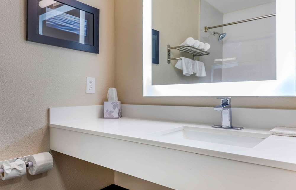 Extended Stay America Arlington 50/50