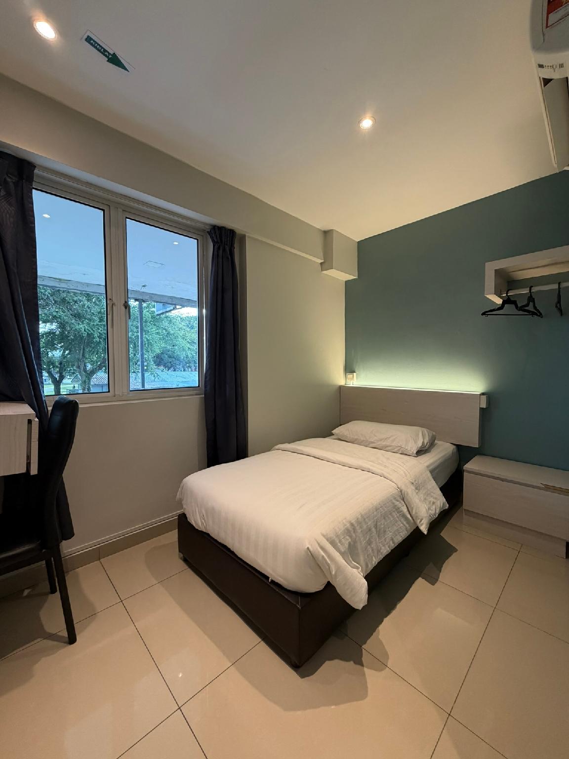 Room, Single, Single Bed