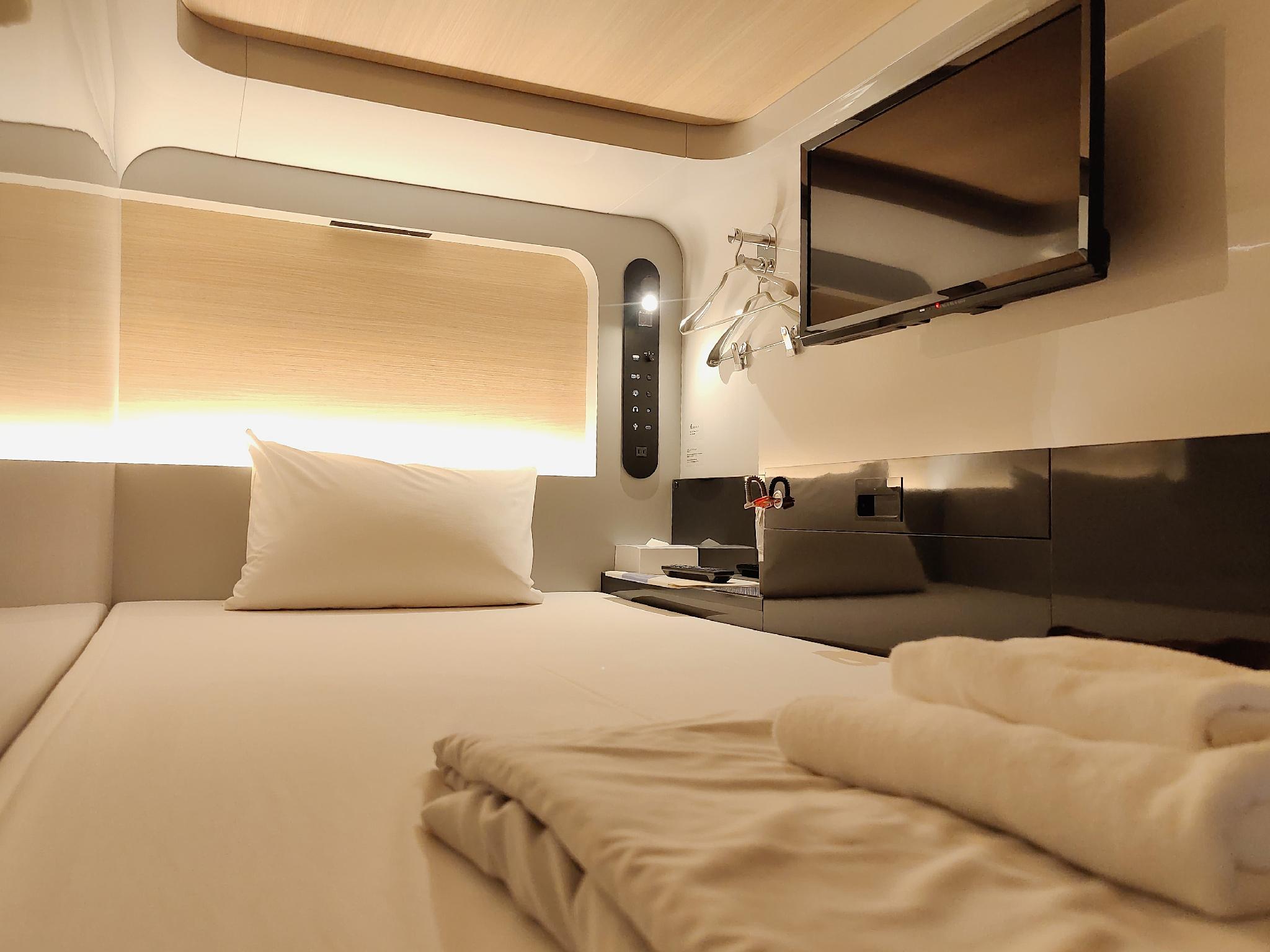 Male Dorm, Economy, Cabin