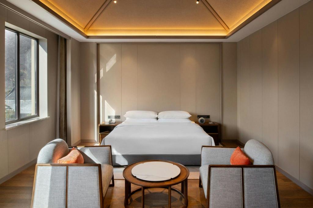 Garden, Guest Room, King Bed