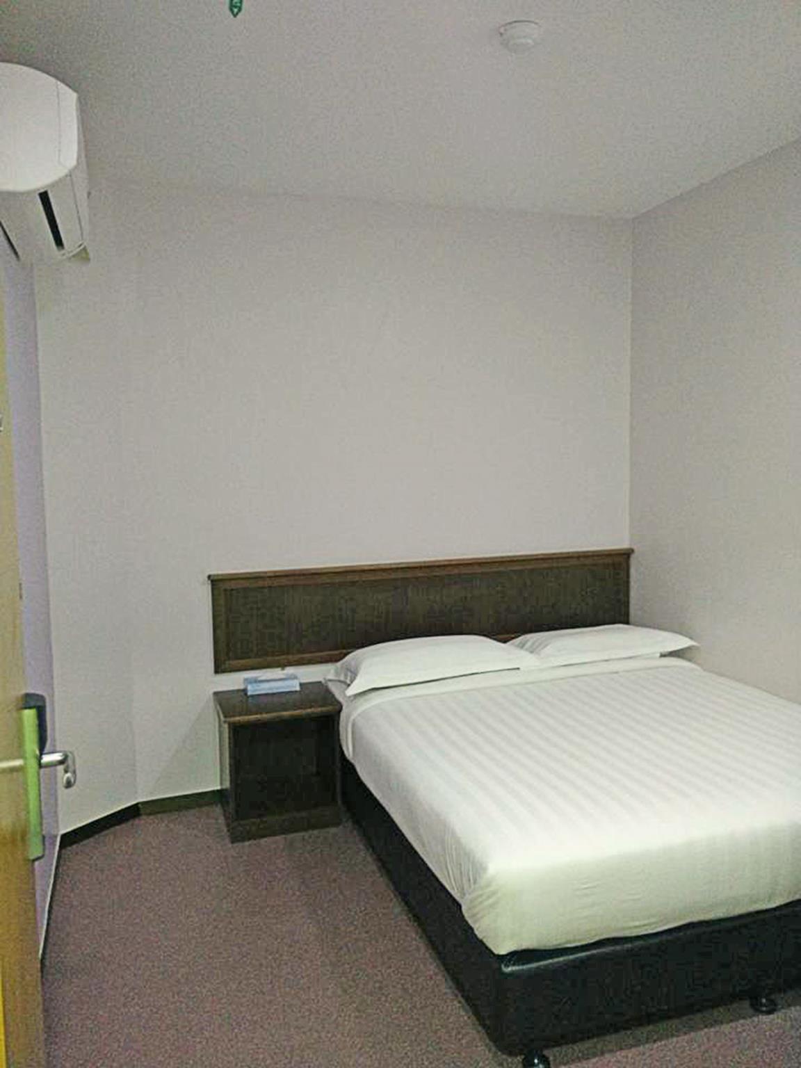 ID Hotel Yayasan 16/35