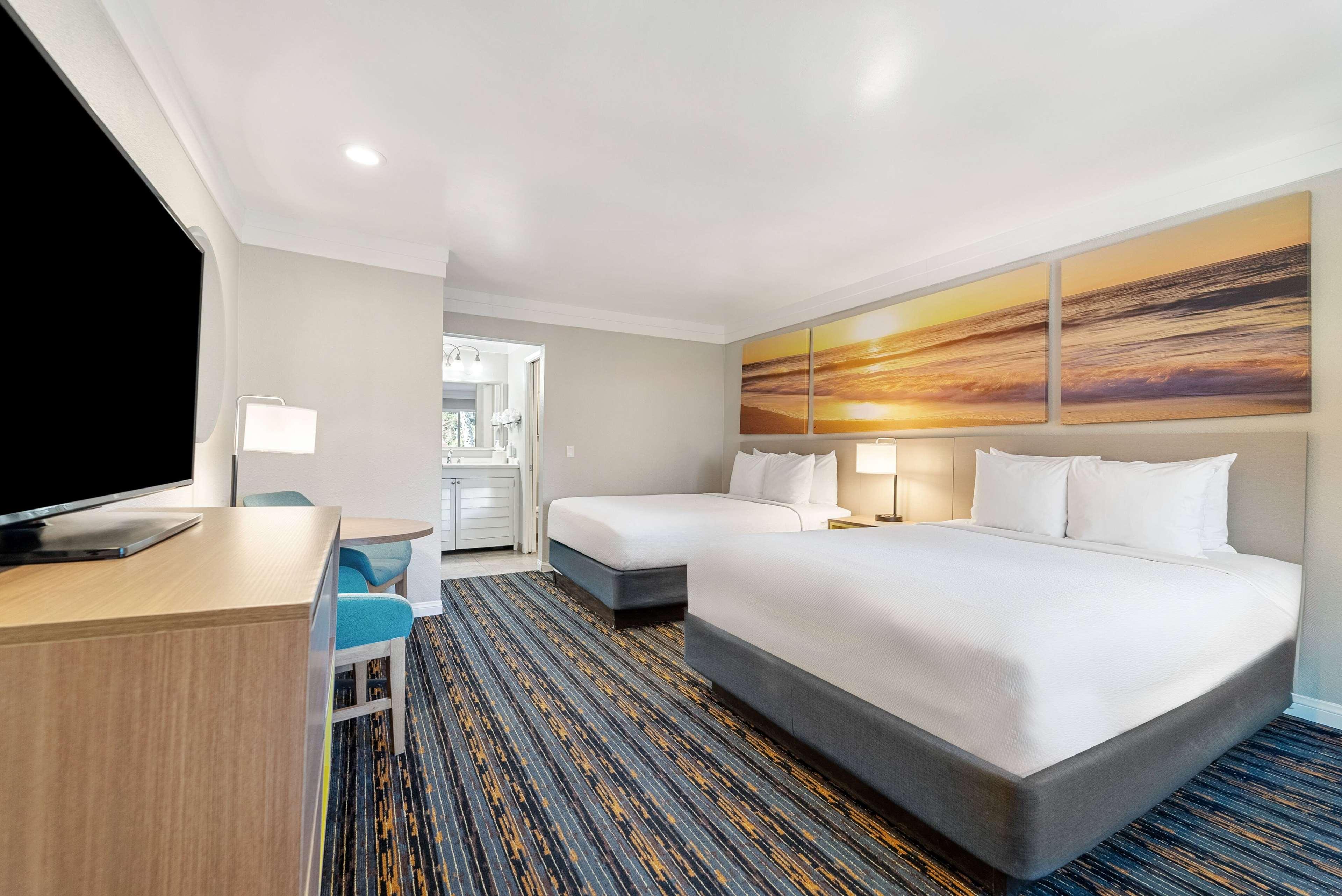 Efficiency, 2 Queen Beds