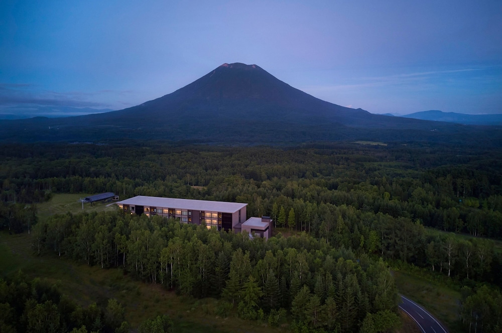 Higashiyama Niseko Village, a Ritz-Carlton Reserve 39/42