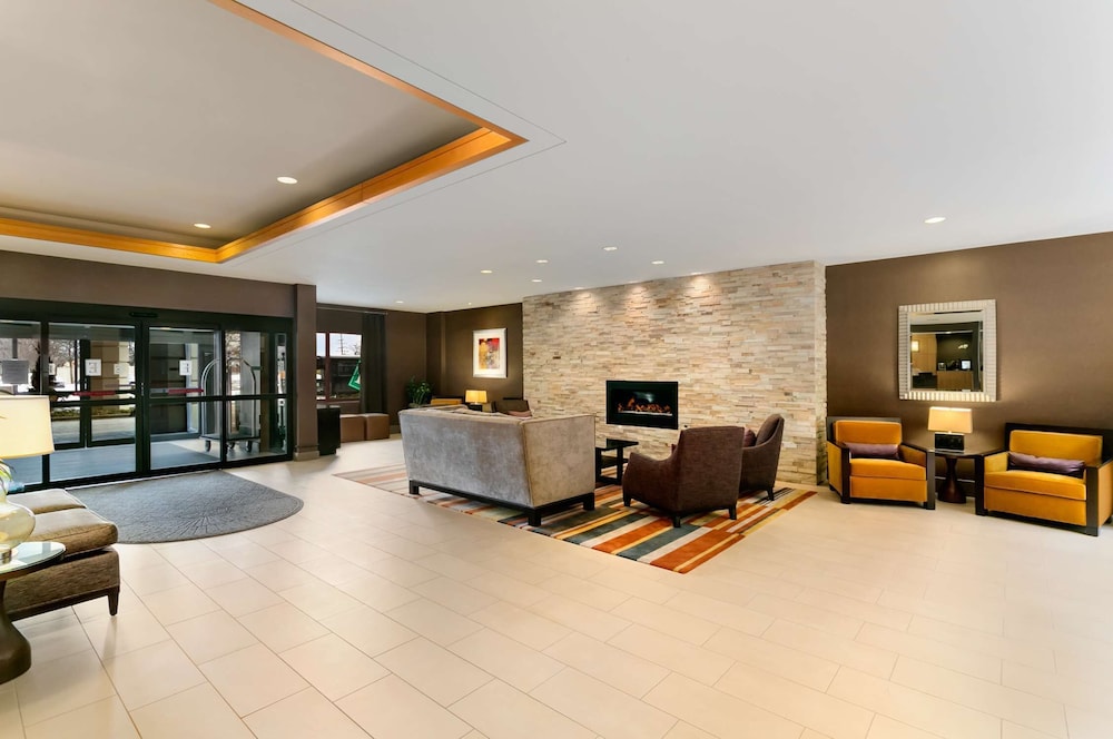 Embassy Suites by Hilton Chicago North Shore Deerfield 42/65