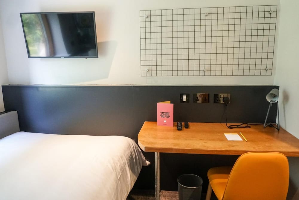 Jonas Hotel 15/44