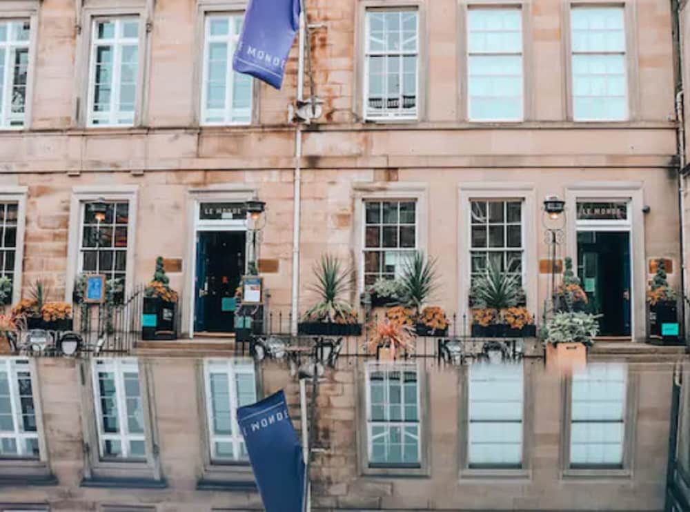 Le Monde Hotel 2/50