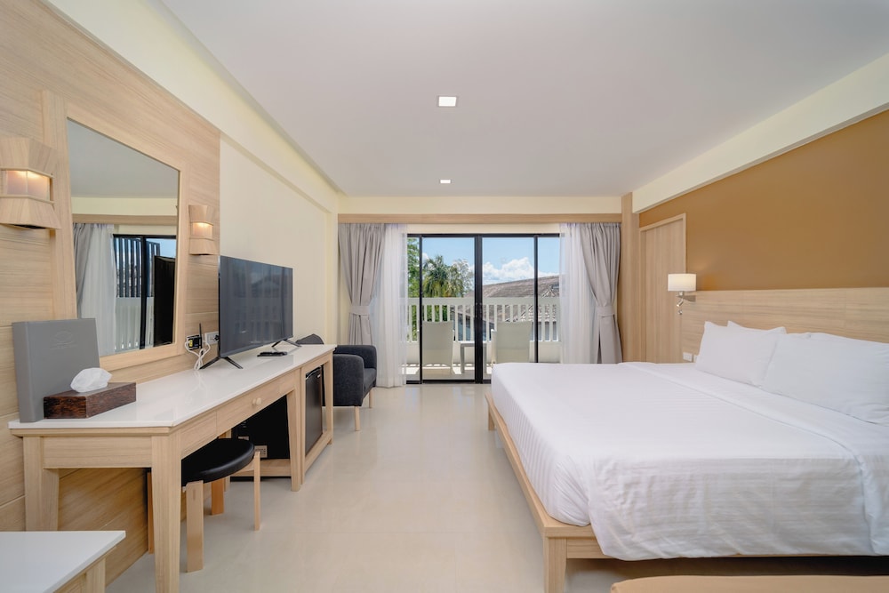GRAND, DELUXE, BALCONY