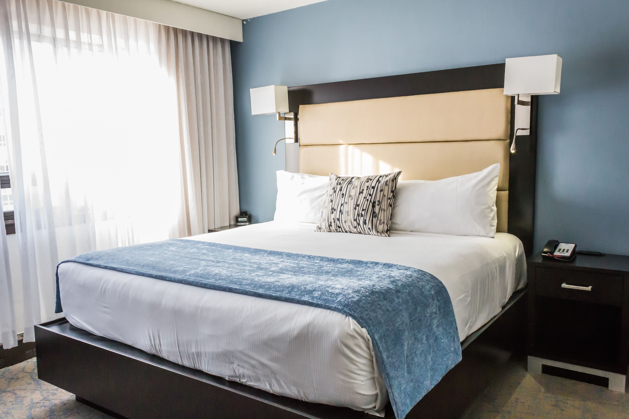 EXECUTIVE, SUITE, KING BED, SOFA