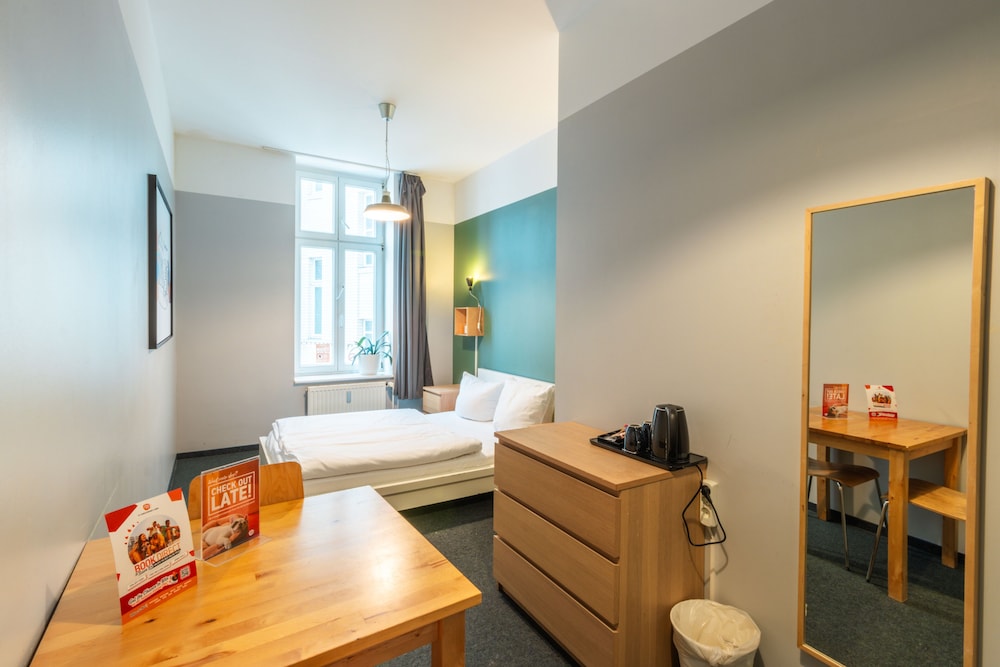 St Christopher's Inns 12/50