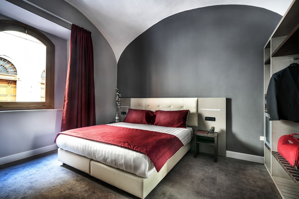 SUPERIOR, DOUBLE OR TWIN BED