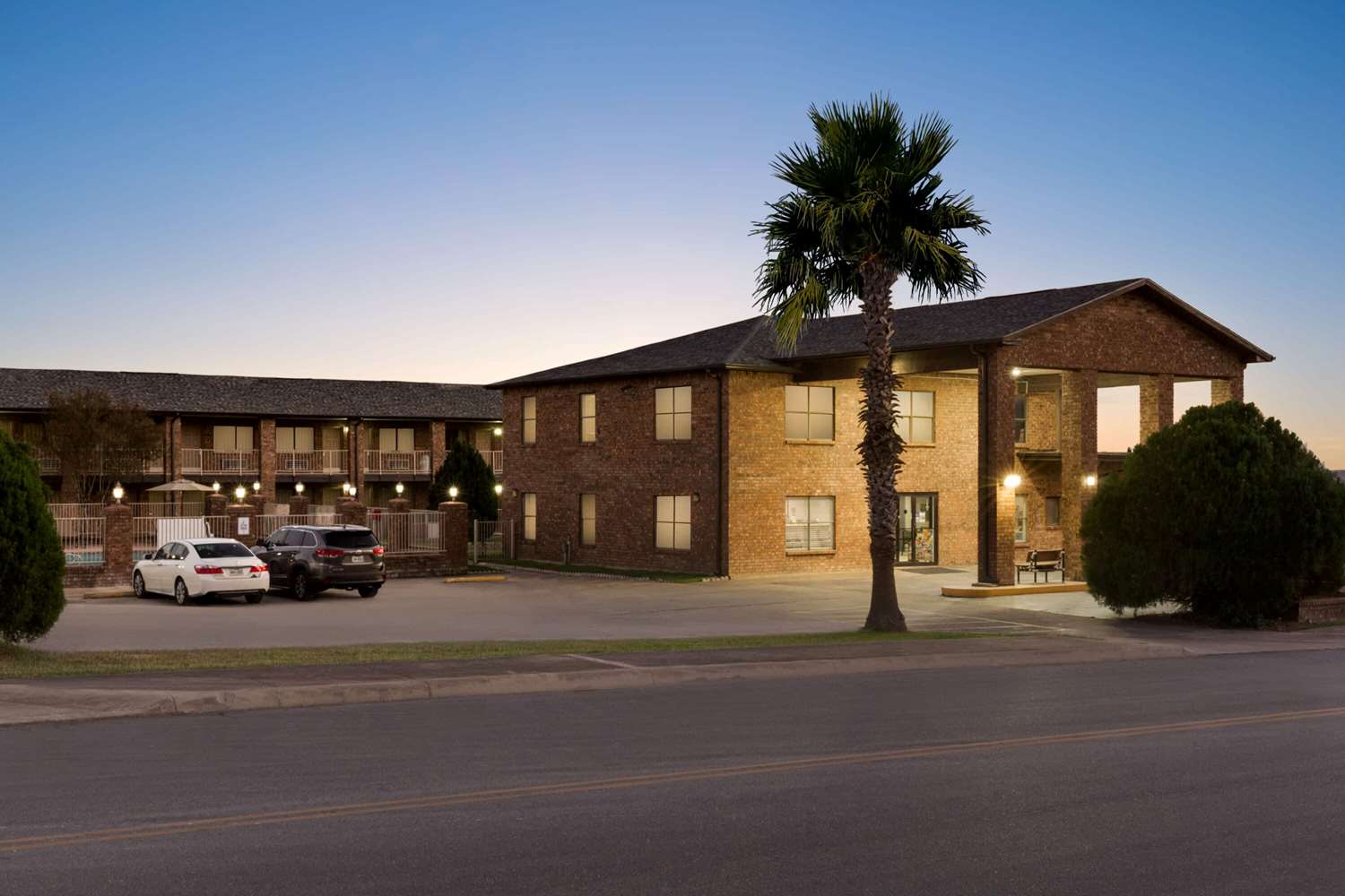 Super 8 by Wyndham Universal City 49/55